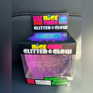 Glitter & Glow Cube - Sparkling Purple